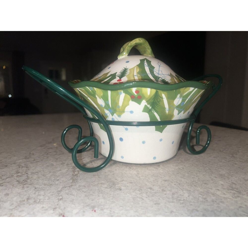 Temptations by Tara Holly Berry CHRISTMAS 1.5 QT Covered Casserole Dish Stand